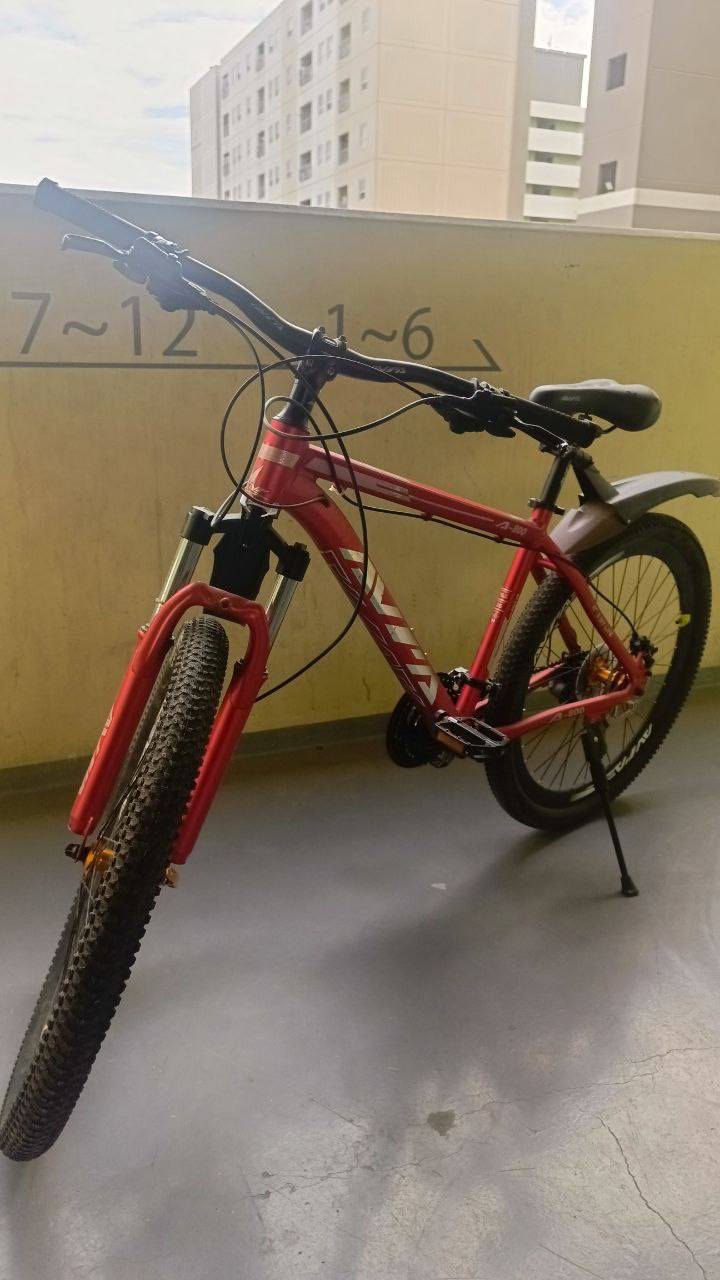 بايسكل جبلي ماركه AVYA للبيع
مواصفات البايسكل
حجم البايسكل 26 من ماركه AVYA
البريكات دسك خلفي و امامي 
دبل امامي مزدوج دهن 
قفل و فتح الدبل 
السرعات خلفي 8 سرعات 
والأمامي 3 سرعات
البريكات ماركه LMXT
الكير ماركه micro new
امانه الله ورسوله دراجه خرافيه وسريعه
استعمال اقل من شهر
مكاني بغداد مجمع بسماية A2
للاستفسار 
***********
