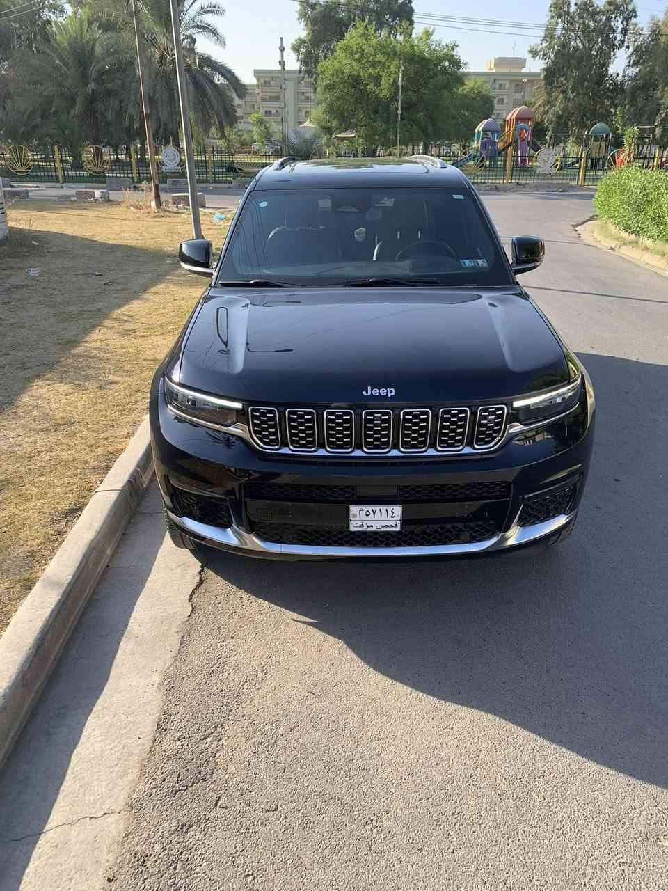 ### جيب سومت ٢٠٢٣###
عداد المسافة: ١٩٥٠٠ مايل
الموديل : جيب كراند شيروكي 
الفئة:سومت
اللون :حبري
سنة الصنع:٢٠٢٣
عدد الركاب :٧
الضرر: باب السائق +باب خلف السائق (تبديل بنفس اللون) بدووووون صبغ 
الايرباك :بردة جهة السائق (تبديل بقطة بلادية مو تجاري ولا مقاومة) 
الموصفات
١- مكينة ٦ سلندر ٣٦٠٠
٢- جكات (تتحكم بمستوى ارتفاع السيارة)
٣- وضعيات قيادة(سبور+نرومال+اوف رود)
٤- هيد اب دسبلي (عرض الكيجات ع جامت السيارة)
٥- ويل ٢٠
٦- المقاعد الامامية(تدفئة تبريد+مساج)
٧- المقاعد الخلفية (مفصولة+تدفئة)
٦- جميع المقاعد كهربائية 
٧- كاميرات٣٦٠ درجة+ كامير خلفية مساعد +كاميرا داخل السيارة لمشاهدة المقاعد الخلفية
٨- حساسات امامية وخلفية.
٩- نايت فيشن(للقيادة الليلية)
١٠- رادار امامي.
١١-نقطة عمياء
١٢-تحديد مسار
١٣-انارة داخلية اللوان
١٤-شعار يومت مضيئ 
١٥- ٣ شاشات
١٦-ابل كار بلي +اندويد اوتو (واير ليس)
١٧-شاحن واي ليس
١٨-ميموري كشن السائق والامامي
١٩- بردات خلفية بلادية
٢٠- لايت امامي زينون
٢١ صندوق كهرباء+حساس قدم يفتح ويسد
جميع ملحقات السيارة موجودة الارضيات الكتلوكات الجك وملحقاته 
السيارة تترقم بغداد وجميع المحافظات عدا كوردستان
اخوكم مهندس همام
***********
