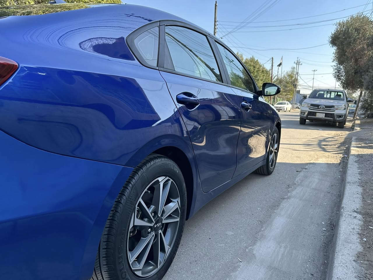 السلام عليكم شباب شلون الغوالي 
للبيع كيا فورتي موديل 24 اربيل يوم الخميس دخلت بغداد وترقمت السيارة مكفولة من الصبغ  والبارد فقط (دعامية خلفية بدون دواخل )
بدون ايرباك بجم (كلة كبس )وعلى فحص وين مايعجبك افحص 
السيارة ماشية 20الف بعدها جديدة بمعنى الكلمة لووكك 
رادرات امامية خلفية توقف ذاتي امامي وردارات جانبية واشاير بلمري 
صور الحادث مرفقة بلمنشور 
السعر 170 وبية مجال 
لاستفسار ***********عبداللة العامري 
مكاني بغداد الصليخ ال600 واني خادم
