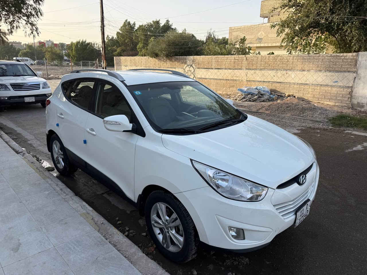 السلام عليكم . هونداي توسان 2014 وارد خليجي محرك 2000 دوش ابلادي مامفتوح الماصفات العادية تحكم ستيرن بردة خلفية شاشة وكامرة وباقي المواصفات المعروفة السيارة مكفولة من تبديل وصبغ حتى الدعاميات تخم تاير جديد ومابيهة نقص الحمدلله رقم بغداد الجديد مكان السيارة بغداد جانب الكرخ حي العامل قرب دائرة الكهرباء ماعندي سونار بيهة بس مصورها فديو الي يحب ادزلة فديو السيارة عالخاص ملاحضات بسيطة مثل خدوش ورصعات وباقي السيارة مكفول السعر 147 ورقة *********** بغداد, العراق
