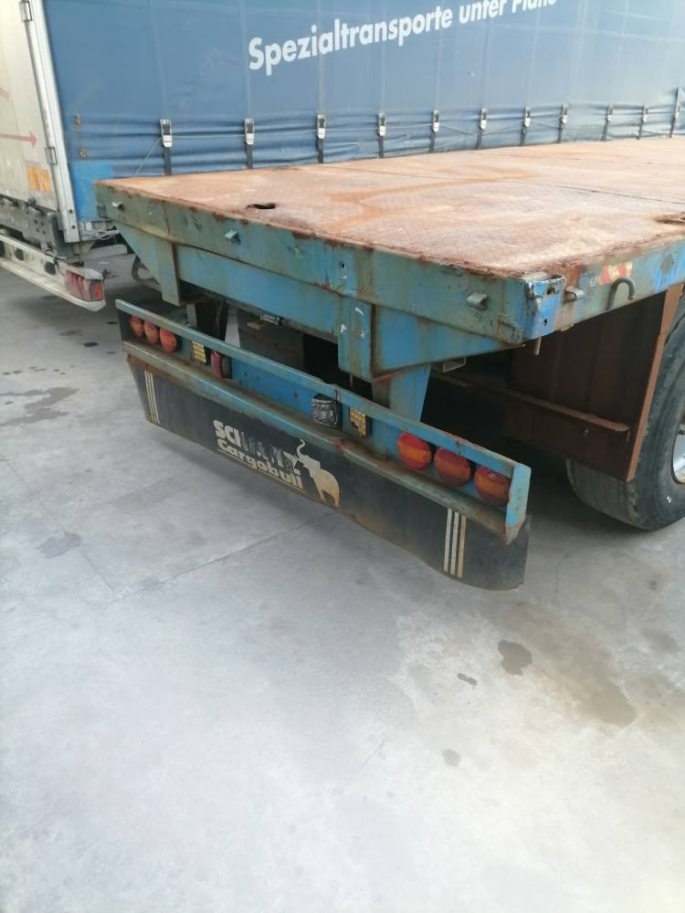 عربانه فلات للبيع تك تاير 4 محاور تخم تاير دنكير رفاع قفاله حاويه بيه عربانه خير من الله جاهزه كبل للشغل السعر اتصل ***********
