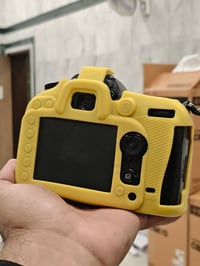 كامره نيكون 7100 ملحقاته  بدي  عدسه 18.105 الاصلية شاحنه  بطارية  حزام...