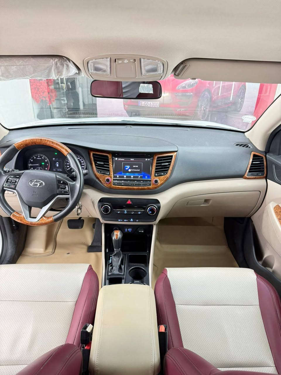 توكسان خليجي موديل 2017 مواصفاته معروفه شاشه كبيره داخل صاج كشنات جلد المرغوب السياره بأسمي تحويل ثاني يوم السعر 170 وبيه مجال بسيط للاستفسار ***********
