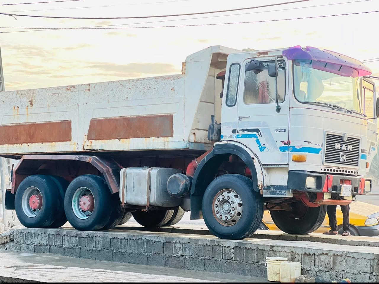 مان مديل ٨٦ رقم ديالى سنويه ٢٨ قلاب بلادي تخم تاير محرك البي٨ محسن كير برميل كير ومحرك البي مجموعة جي اف  وربع شاصي مكفول من صبغ وفطر *********** مكان في كربلاء
