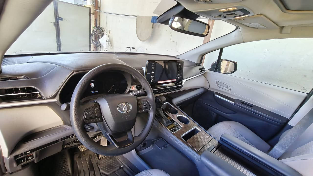 السلام عليكم..تويوتا سينا هايبرد 2024 جاملغ وبند..ناسيه 8 آلاف سلايت..بغداد باسمي السعر 27000$ بغداد الراشديه  ..***********
