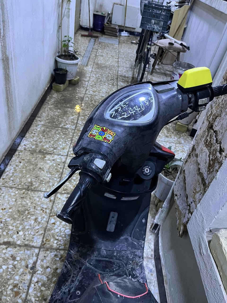 سلام عليكم دراجه ماكس عدله للبيع دراجه رمبه نضيفه مكينه ما مفتوحه الدراجه كفراتها البلاديه موجوده لونها رصاصي عليها صالنصه FM. السعر 750 وبيه مجال للاتصال على الرقم ***********
