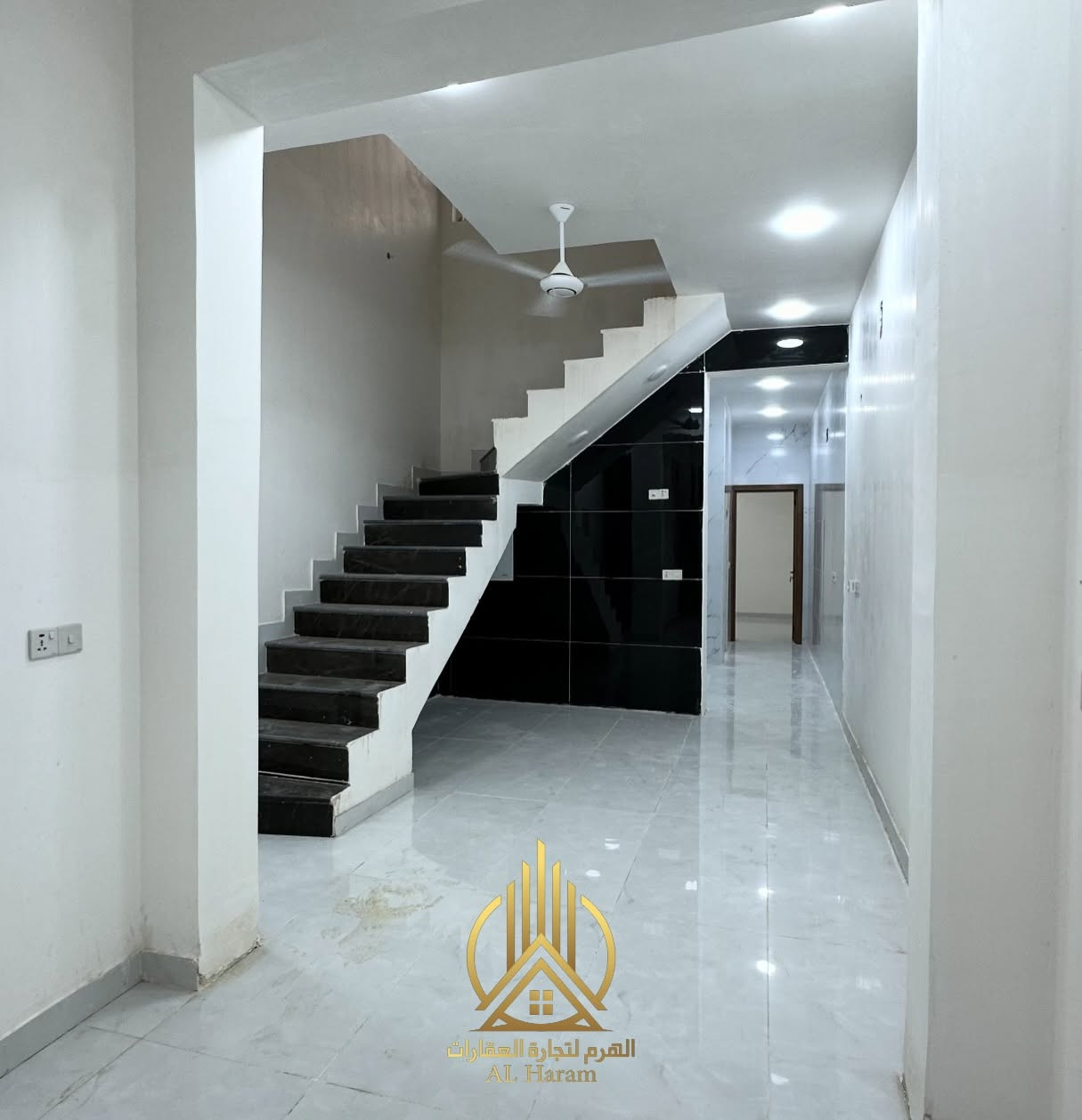 #حي_الميلاد - قرب متوسطة النورين 📍

دار 100 متر طابق ونص بناء جديد غير مسكون

الطابق الاول : غرفة - صاله - مطبخ - استقبال - صحيات - كراج 

الطابق الثاني : غرفة نوم - سطح

الارضيات بورسلين

البناء طابوك + صب كونكرت 

السعر : 175 مليون مع مجال بسيط

للأستفسار 

سجاد مؤيد 

***********
***********

عنوان المكتب : خدمي سيف سعد - مقابل جامع محمد الجواد - على الشارع العام مباشرةً 📍
