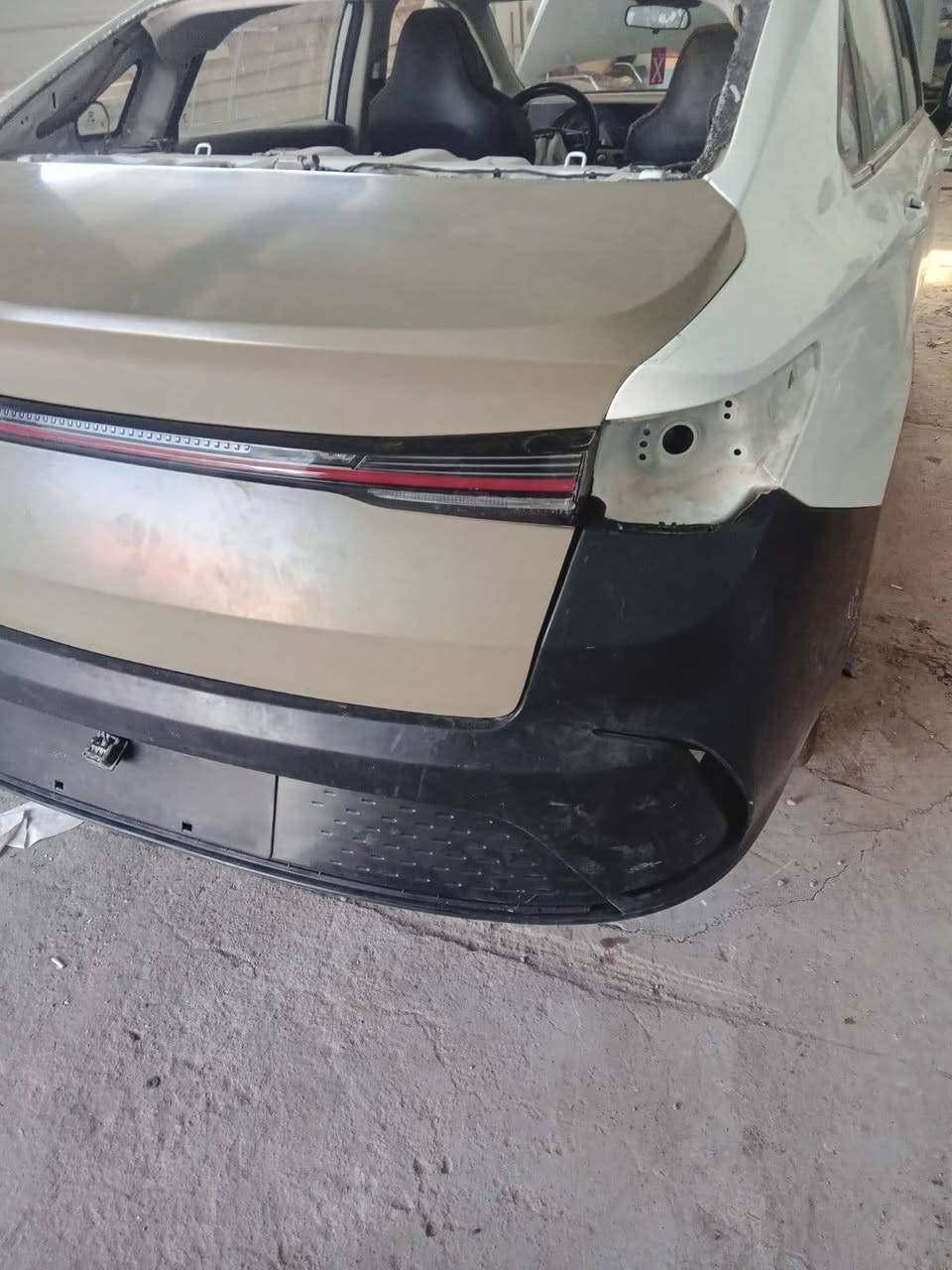 اي شخص يحتاج سمكرة صبغ يدلل شرط يكون الشغل شركة العنوان بغداد الدورة مدخل البعيثة ورة سيطرة الهواشة ٣٠٠ متر على اليسرة اول فرع بالبداية محل البراق سمكرة وصبغ السيارات الحديثة علاء أبو أوس ***********
