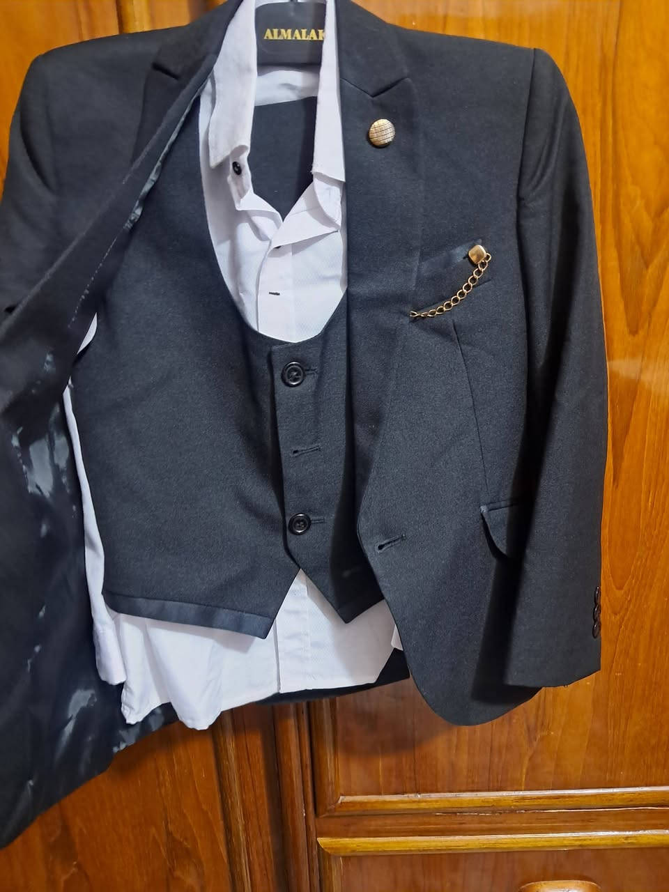 سلام عليكم قاط ولادي  من عمر ٨ سنوات  إلى ١٠ سنوات  يلبس .ي ٢٥ مع توصيل ..قاط ثاني يلبس من عمر ٦ ال ٩ سنوات..جديد ملبوس مره وساعه فقط جنطه وياه  ٢٥ الف مع توصيل.


**إذا كنت صاحب هذا الإعلان وتريد حذفه لأي سبب، رجاءا أرسل رسالة إلى الدعم الفني**