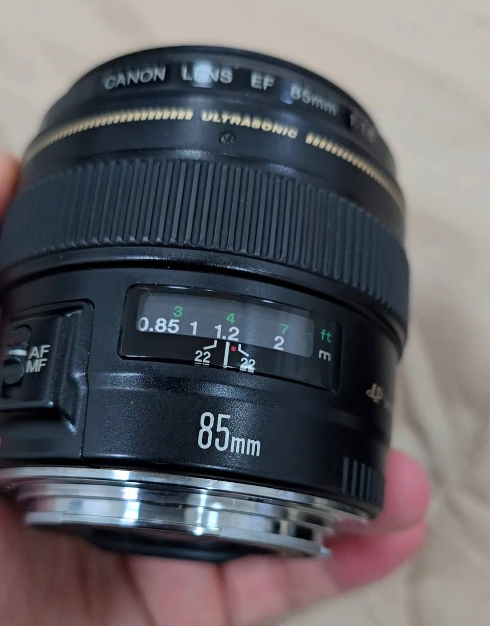 كانون 6d mark ii  شتر 24k 
مع عدسة 85mm f1.8 
نظافة مليون بالمية شخط مابيهن
السعر مليون و 300 بيها مجال قليل جدا ، توصيل موجود 
 مكاني نجف


**إذا كنت صاحب هذا الإعلان وتريد حذفه لأي سبب، رجاءا أرسل رسالة إلى الدعم الفني**