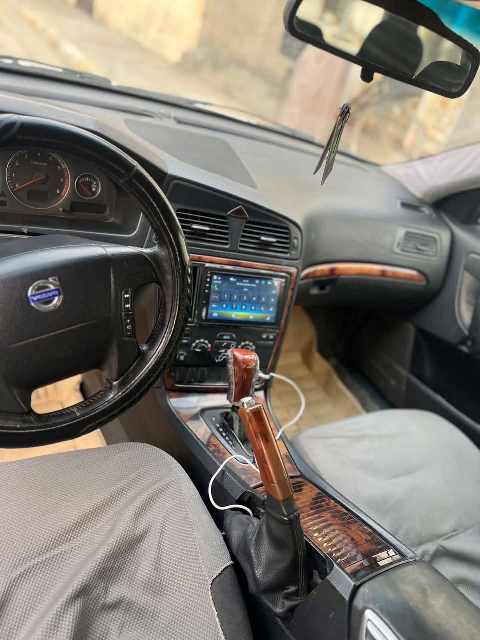 فالفو v70 2007 للبيع بيع مستعجل حداديه تخم تاير باتري داينمه وكلشي بيها جديد ألف ماتخسر عليها لا صبغ ولا تبديل ولاضربه عل بلاد 
شرط مداور 
عنوانها ديوانية 
والي يريد تفاصيل اكثر يراسل أو يتصل 
*********** السعر ٦٣ وبيها مجال راسل وتدلل
