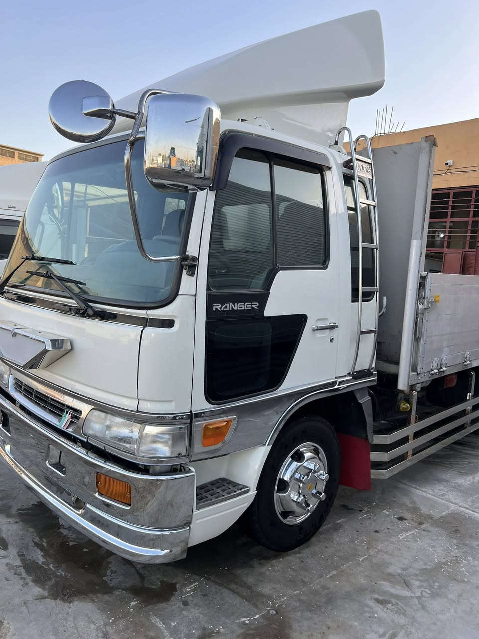 السلام عليكم سياره انكر للبيع دخول جديد
موديل 2023 رقم بغداد سته وربع بلادي مكينه 80سوبر السعر 345 وبيه مجال

العنوان واسط الصويرة ***********
