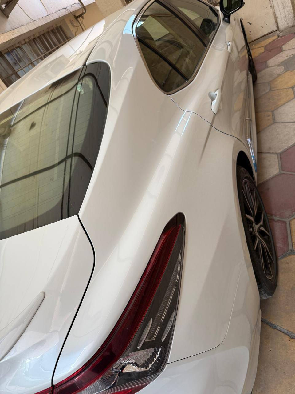 السلام عليكم 
للبيع: تويوتا كامري 2024 – عبد اللطيف جميل
الموديل: 2024
الممشى: 15,700 كم
الفئة: فول كامل GLE
الوارد: خليجي (عبد اللطيف جميل)
يوجد طخه خفيفة جداً بهلال الجاملغ خلف السائق،     
 مثل ما موضح بالصور.
السيارة نظيفة جداً استخدام شخصي وكل شيء على 
الفحص
لمعرفت باقي التفاصيل الاتصال بالرقم 
الموقع: بغداد – المنصور، الداودي
📞 رقم الهاتف: ***********
