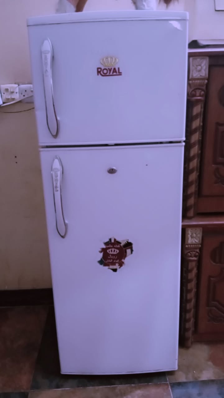 ثلاجه للبيع شغاله بس بيهه ليك السعر ٧٥ الناصريه مركز وبيها مجال للشراي للتواصل *********** واتساب
