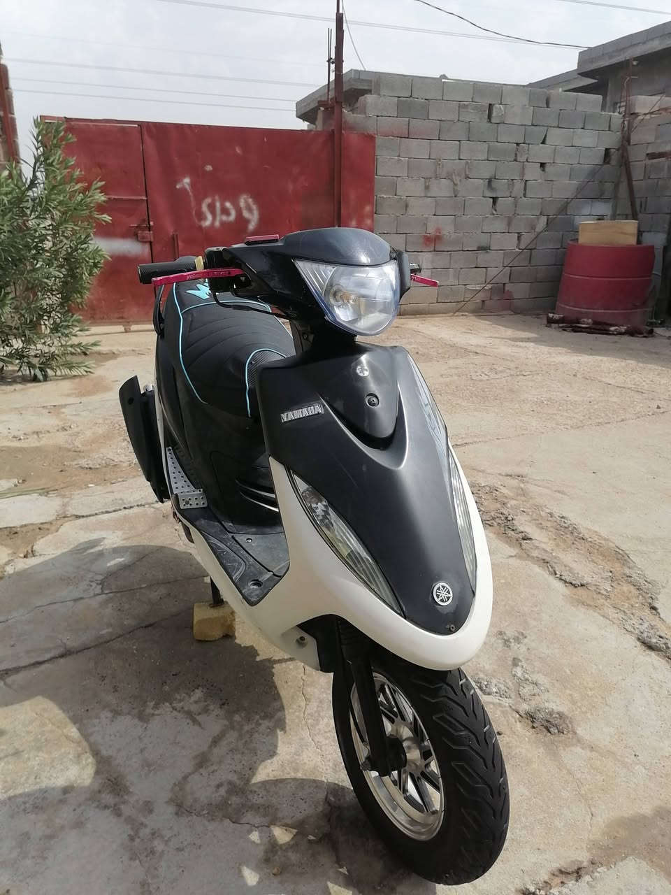 سلام عليكم دراجه ماكس عدله بلاديه ماملعوب بيها لاتنقيص ولا تبخير  الدراجه بيها شلعه تشك الكاع وخير من الله  نضيفه بالحقيقه احله من التصوير بهواي كهربائيات كلها شغاله اشاير نشره زنون لايت عالي وناصي نكره سلف هندر واحد دراجه لون اسود طافي عليها اكزوز FM يدات بريك من شركه WF قطاره دهمن من شركه WF قبق مال شوته قبق مال انبار عليها ويل كب نجمه تايرات حجم كبير الدراجه حلو ونضيفه
مكاني بصرة كرمه علي ***********
السعر 700 وبيها مجال بسيط
