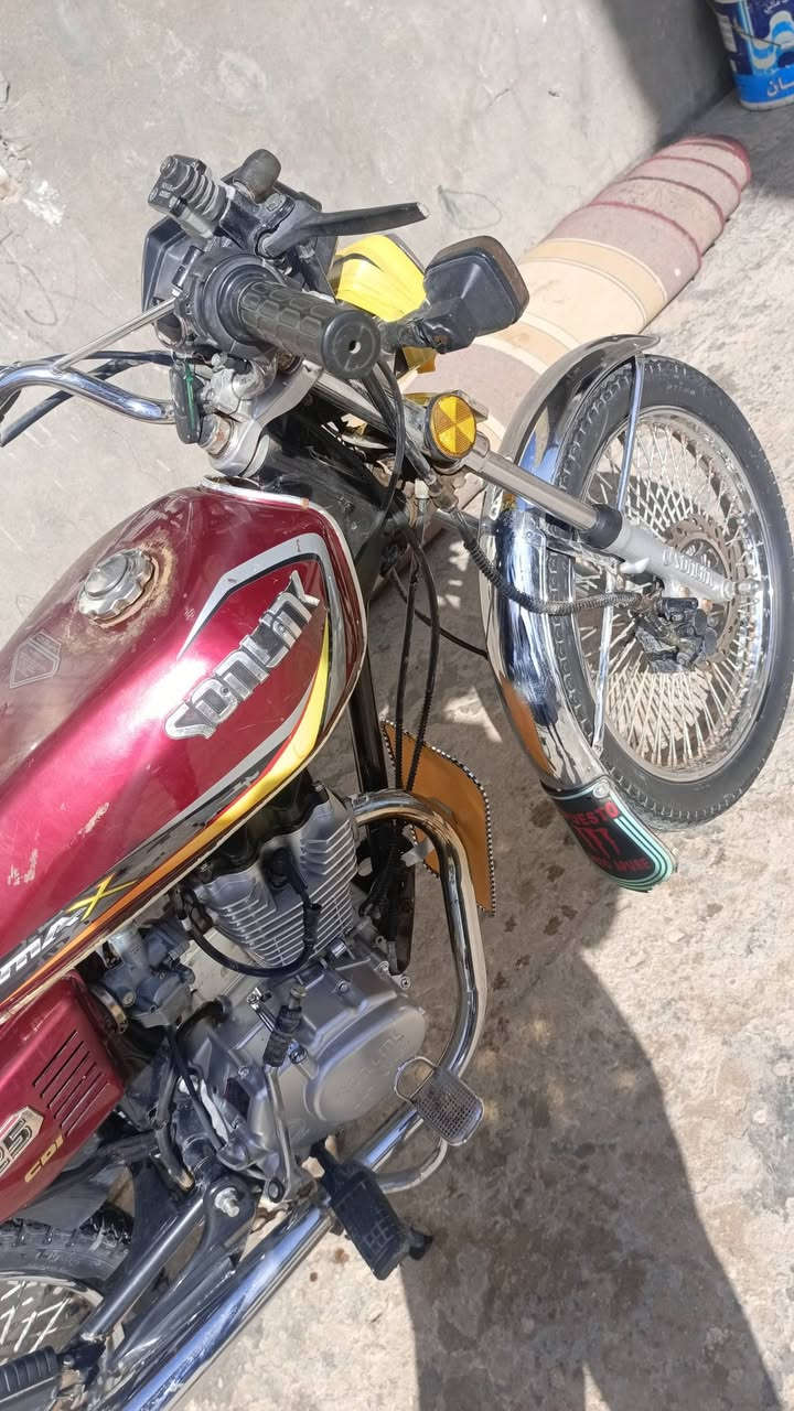 السلام عليكم دراجه تايكر للبيع موديل 2023 مكفول كفاله عامه مكينه برغي واحد مامفتوح  اناره كلها شغاله اوراق سكنر المكان كربلاء طويريج قرب قطعت بنات الحسن ع السعر خاص ***********///***********
