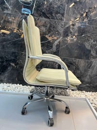 كرسي جديد • ما مستخدم • توصيل