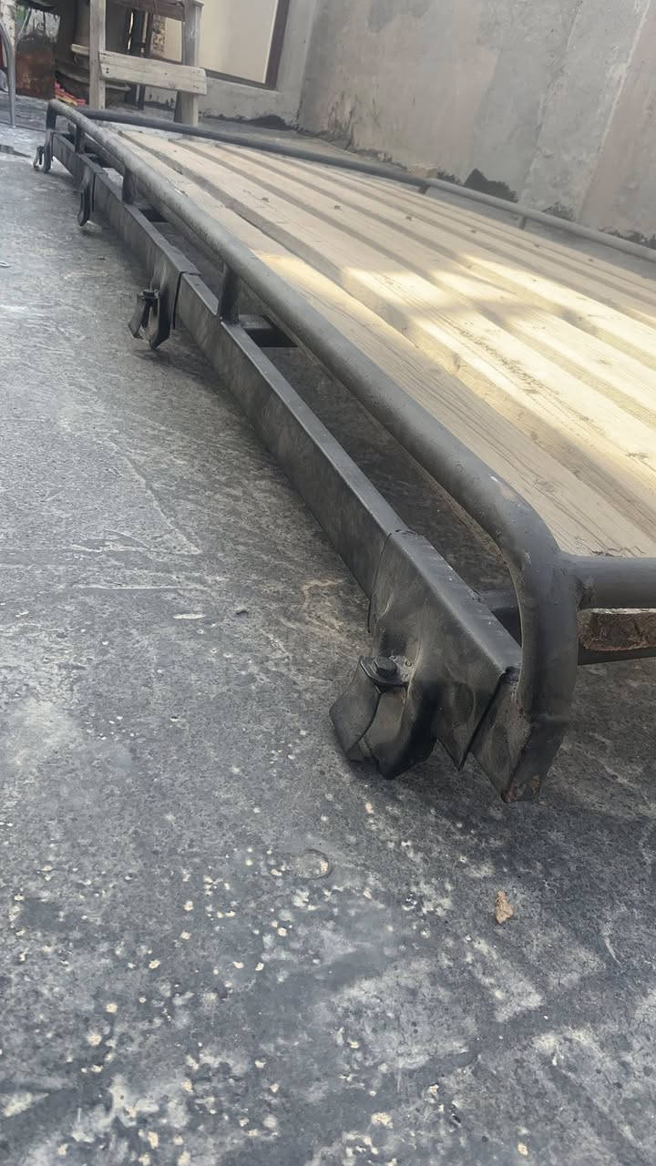 سلام عليكم سيبايا وغراض بريجو سعرهن 150الف قفل مكاني بغداد الغزاليه ***********
