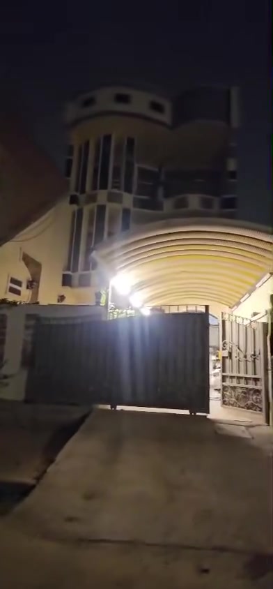 من رخصه الادمن (عقار لل بيع منصور ال بيجيه مطل ع ثلاث شوارع بناء حديث درجة أولى .استفسار.*********** موفر في اي وقت
