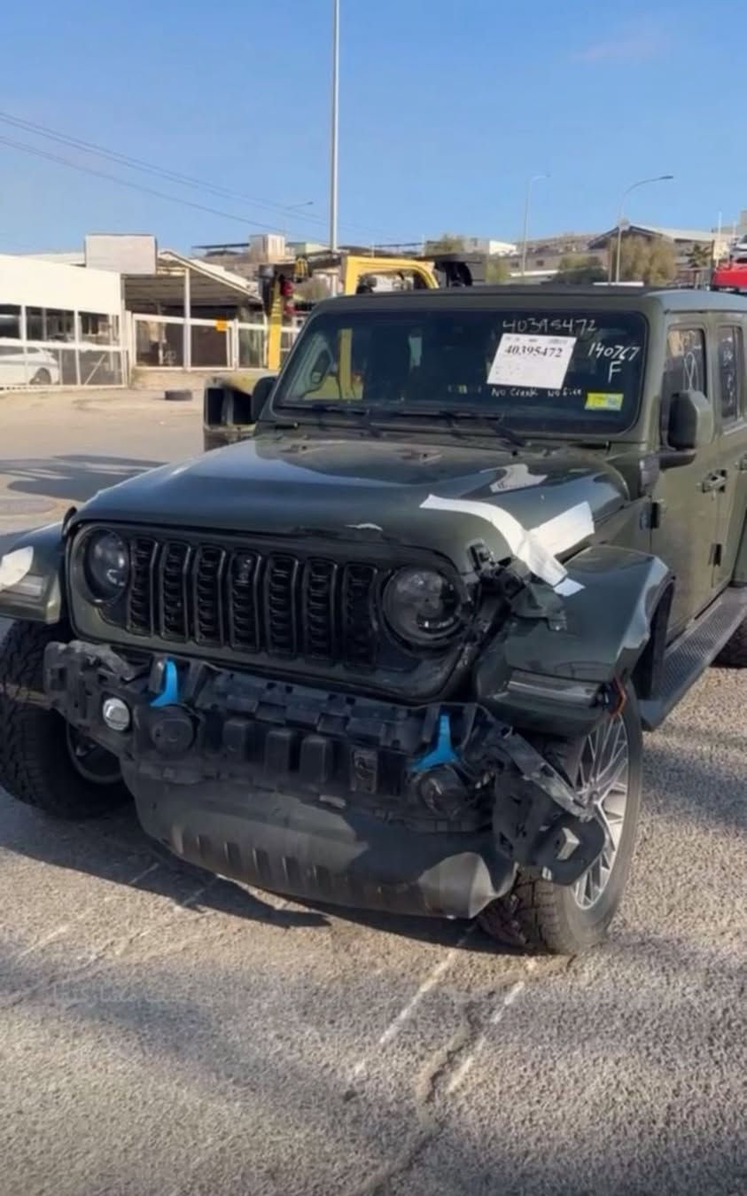 رقم السيارة :بغداد 
موقع السيارة :سامراء  
نوع السيارة : جيب رانكلر سومنت فول 
موديل السيارة : 2024 
المسافة المقطوعة:55000 
حجم محرك 4 سلندر هايبرد 4XE

مواصفات: سومنت 

بصمة تشغيل 
بصمة ابواب 
كراسي تدفئة وجلد كامي 
ستيرن تدفئة 
تشغيل عن بعد 
تبريد قطعتين 
دفع رباعي 4*4 
تحكمات تحديد سرعة اوامر صوتية 
شاشة كبيرة 
كاميرات عدد 2 امامي وخلفي 
سستم سماعة البني 
انظمة hybrid.electric.saev 
تراكشن مانع انزلاق 
نظام اوتو ستوب 
لايت زينون LED
سقف بانوراما كهربائي 
حساس خلفي 
رادار خروج عن المسار 
رادار خلفي 
رادار امامي 
رادار نقطة عمياء 
دبل بصمة 

السعر 35000$ مجال بسيط
للأستفسار :  

***********
