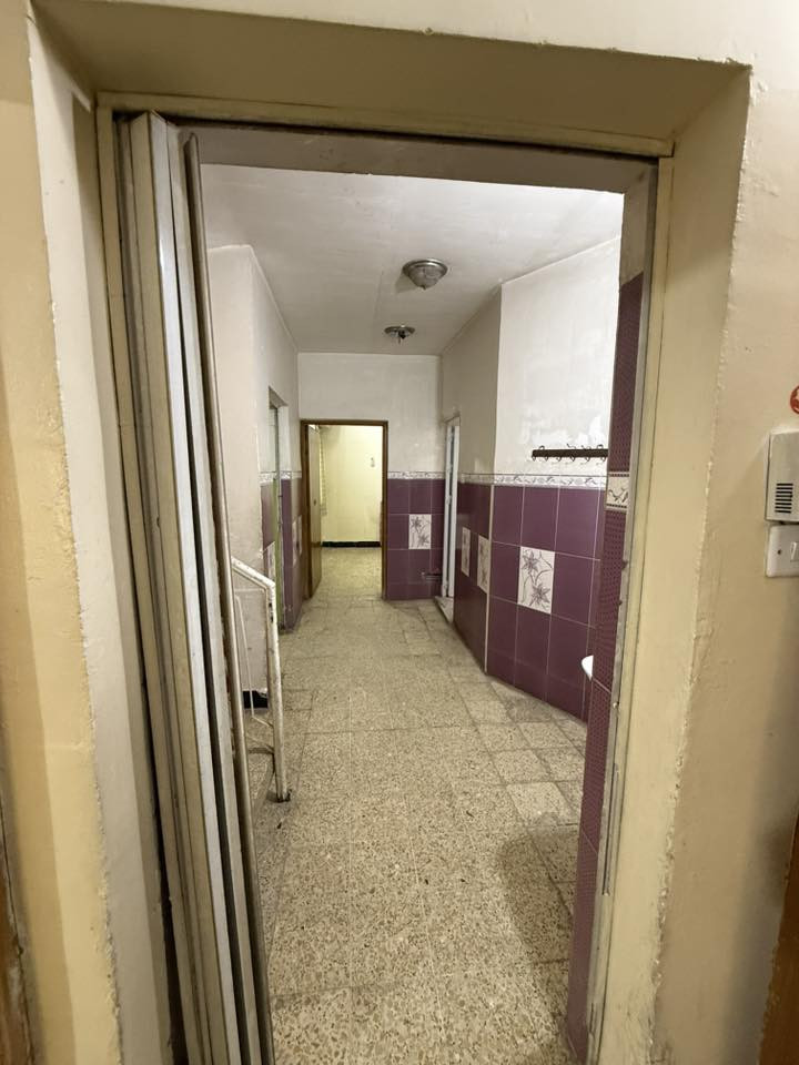 دار للايجار منطقة الامين
نهاية شارع النواب قرب تقاطع الزهور

مساحة 128م
8x16

يحتوي على كراج سياره
استقبال
هول
حولي و صحيات عدد 2
مطبخ
و غرفة نوم واحدة

البيت نظيف جداً و بفرع هادئ
ايجاره 600 الف و بيه مجال

للتواصل 
***********
