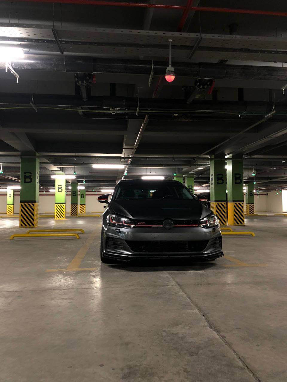 گؤلف مؤديل 2020 
گؤلف TSI پئش و پشتي كراوه ته GTI
مه كينه ي 14 تؤربؤ 8 گئري تؤماتيكه 
دوو جاره ي هه يه له كه ل شوختئك جاملغي دواوه جا كراوه 
به سئ پاجه ده ي ده م 
هه مو شتئكي به شه رته 
ته نيا دوو رئربگي ته قيوه دادراوه ته وه 
122 مه جالئكي زوركه م
*********** أربيل, العراق
