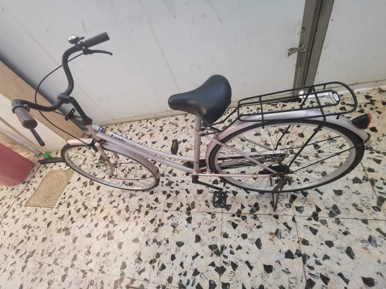 بايسكل ياباني من الحاويات باله حجمه 27 بي لايت عل طاقة حركية و بي قفل و مفتاح و ممبدل بي كل شي و نضيف
السعر ب85 و بي مجال مكان الرمادي
الرقم *********** يريد يتواصل وياي فقط عل واتساب
