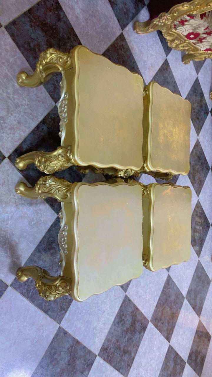 ميز وسطي مع 4 طبلات كبيره ب100
***********
