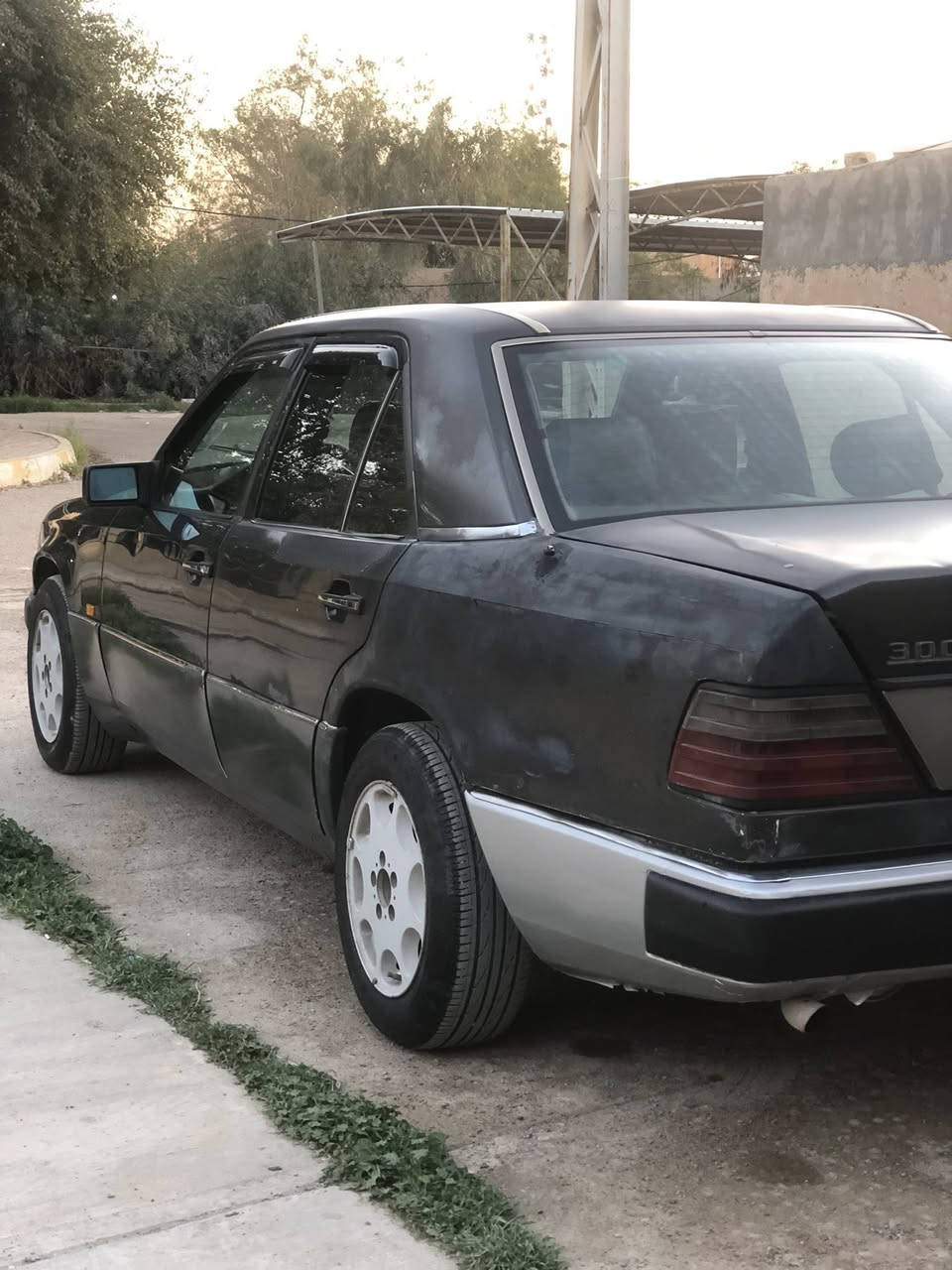 سلام عليكم مارسدس(بيبي شبح دب)موديل 93 فتحه سقف وصدر امامي خلفي جديد والكهربائيات كامله نضافه الكشر 75بالميه ونظافه الغرفه80بالميه والسنوية نافذه لسنه 2027رقم اربيل والسياره بأسمي . وذاتريد تحويل او وكاله.رقم الهاتف ***********السعر 57$ وبيها مجال
