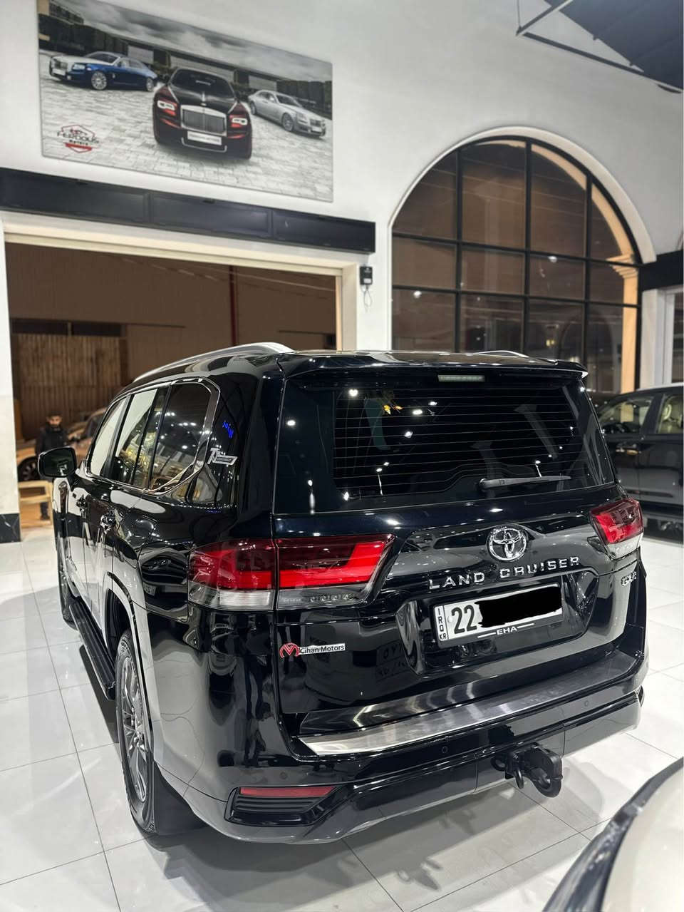 السلام عليكم للبيع لاندكروزر موديل 2022 جيهان رقم اربيل ماشي 98 الف حقيقي 

سيارة بيها شبر PDR بالباب سياق و الصور  باقي سيارة مكفولة من صبغ وفتح و تبديل و حتى دعاميات  

بصمة فتحة و كشنات جلد و كهرباء و تبريد  و مري قلاب و مري شفط و كامرة خلفية و 7 راكب و 3 قطع تبريد تشغيل عن بعد حساسات امامية و خلفية و تحكمات استيرن جهتين وشاحن واير ليس وباقي مواصفات المعروفة 

السيارة عليها تخم تاير دلوب اصلي جديد 

السعر 615 وبيها مجال 

مكان السيارة اربيل

رقم الهاتف *********** واتساب أربيل, العراق
