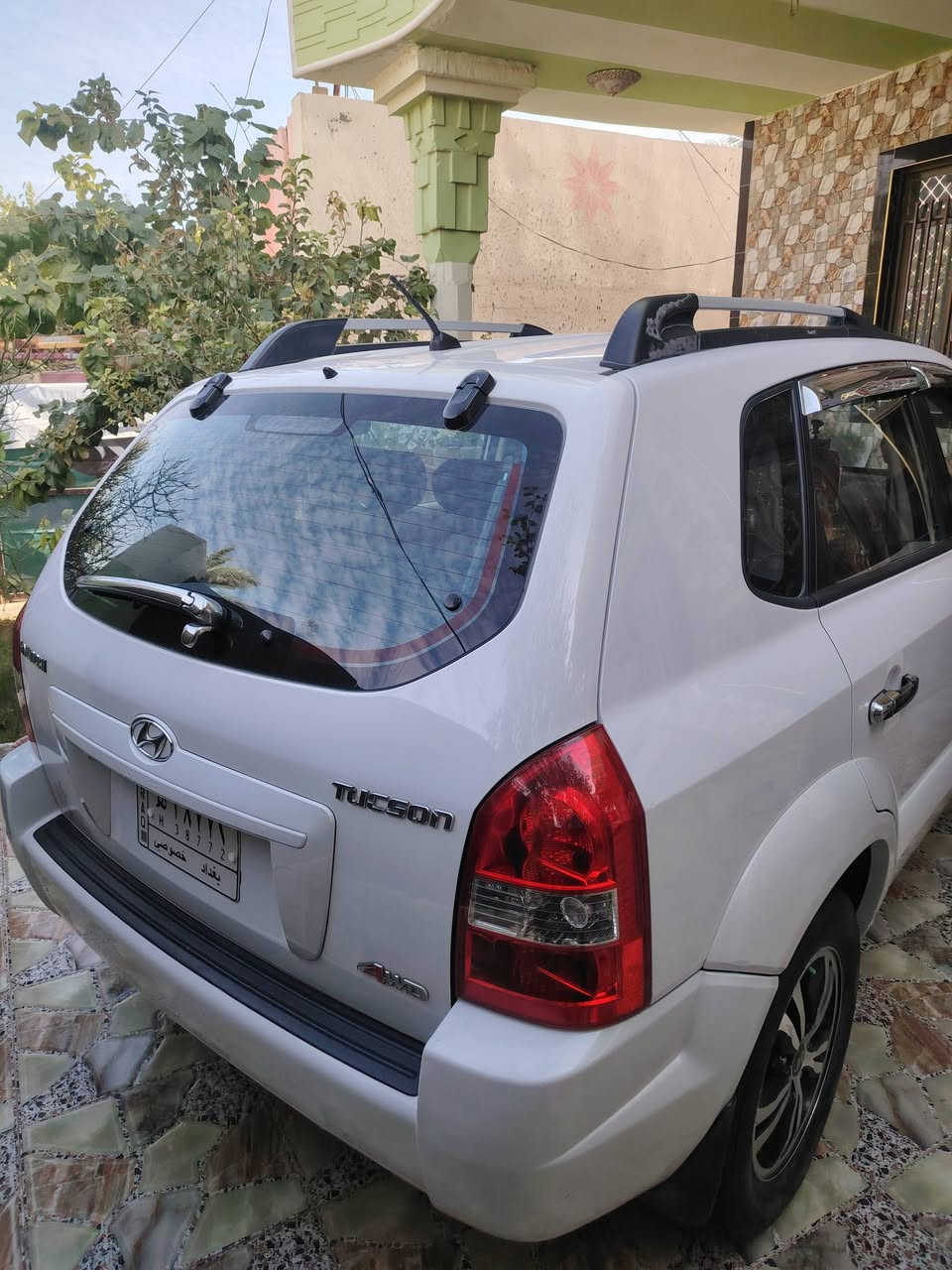 السلام عليكم.. 
للبيع توسان 2010 رقم بغداد سنوية 2028 شرط التحويل  مكينة كير صدر تبريد كشر السيارة مكفولة ماعدا الباب الخلفي وبدون دواخل  سونار بالمنشور نضيفة حيل واحلى من الصور
السعر 122$ وبيهه مجال مكان  ديالى  بعقوبة  ***********
