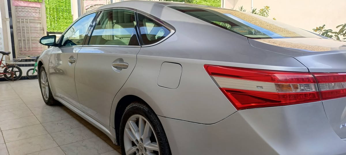 السلام عليكم 
افلون 2013 امريكي ELX ضربتها بنيد وجاملغ بدون دواخل وبدون تبديل دواخل لونين كشنات جلد السعر 150 وبيها مجال مكان السيارة الناصرية للاتصال ***********
