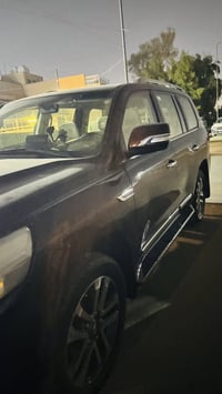 للبيع لاندكروز موديل 2016فول مواصفات عدى الفتحه شركه جيهان مكفول من ال...