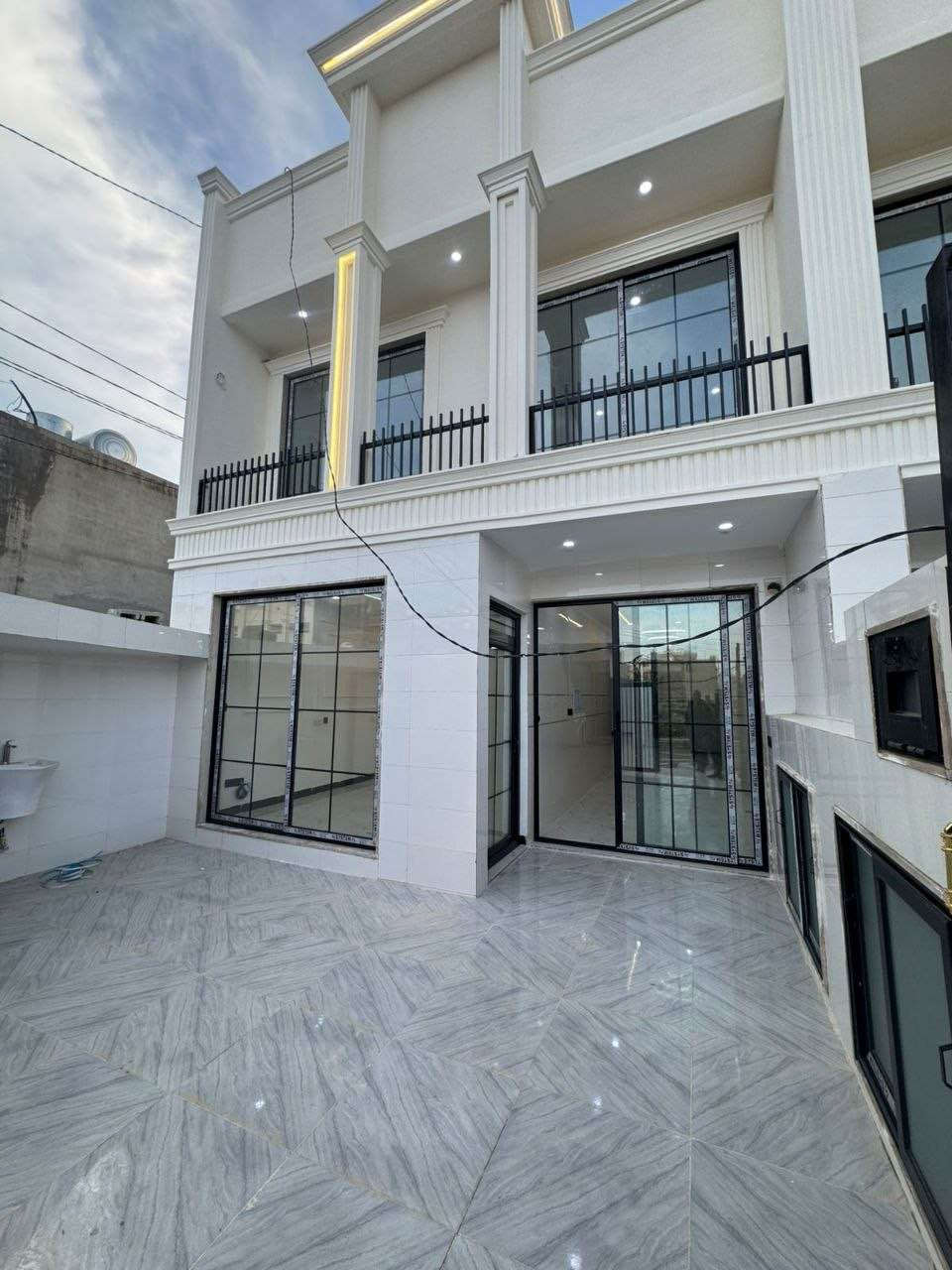 للبيع في اربيل حي 8 حصاروك  
سند طابو يتسجل بإسم اي عراقي
مساحة 125M+125M طابقين 
يتكون من⤵️
➖4غرف نوم 
➖استقبال
➖صاله
➖مطبخ
➖مجموعه صحيات
➖كراج
السعر 6 دفاتر و 60 ورقة فقط 

☎️📞 للاستفسار والتفاصيل:

***********(واتساب-اتصال)
***********(واتساب-اتصال)
***********(واتساب-اتصال)
————-⸻
🔹 إذا لم يكن هذا العقار مناسب لرغبتكم أو امكانيتكم ، زوروا قناتنا على التلكرام وتصفحوا مئات العروض الأخرى
https://t.me/qallaynwe 👈🏻 أربيل, العراق
