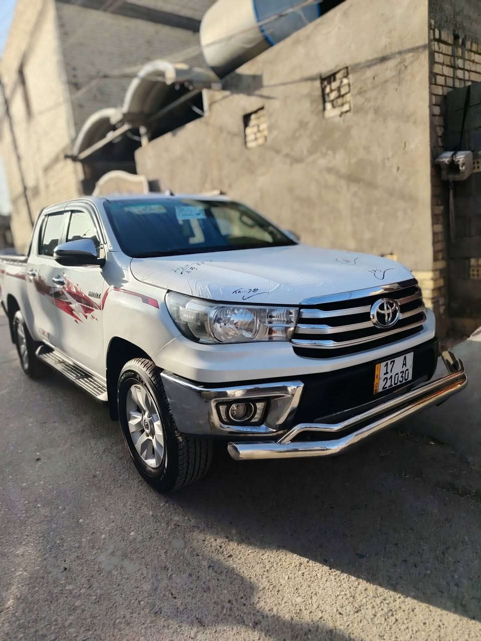 السلام عليكم هايلوكس عالي  كير عادي بسمي مكان بغداد السنويه 31 مثنى بنزين 2019 بيها باردات ومؤشرات في السونار  موجود  بصور***********
