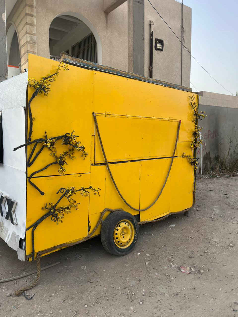 مطعم متنقل كامل من الداخل مجهز فقط نقص غراض للتواصل ***********
