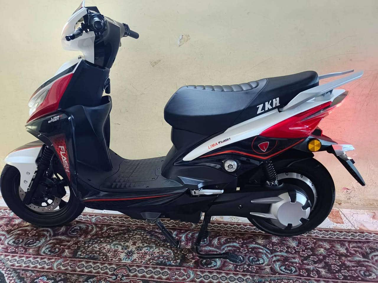 السلام عليكم دراجه ليمه للبيع دراجه زيرو ما ماشيه بل كارتون مديل 2025 وصل المعرض او ملحقاتها بيها
وين ميعجبك اخذه بيدي نفحصه اختلاف عن الصور سعرايه تاخذها بلاش

تفاصيل الدراجه 

لايت عالي ناصي زنون

مثبت سرعه

نضام بك

نضام بارك الوقوف المستمر

بريك امامي خلفي دسك هايدروليك

شاشه كبيره تشكشف اعطال الدراجه ولتنبيهات

دبل اشاره

نشره ترحيب 

دبلات امامي خلفي غاس طيه جدا ناعمه

كشن طبي جلاتين

بطاريات مصطره الحجم الكبير كرافين انسه الشحن

ملف الدراجه 2000 حقيقي

تقطع مسافه بل شحنه الوحده 75 كيلو جيب ويز وفحص

الدراجه ضد الماء

تايرات جبلي جلاتين حجم 12

طلاعات جانبيه لراكب الخلفي

الشراي يتفضل خاص او التصال عله الرقم ***********

سعر الدراجه 850 بيها مجال بصيط

مكان الدراجه بغداد ساحت عدن
