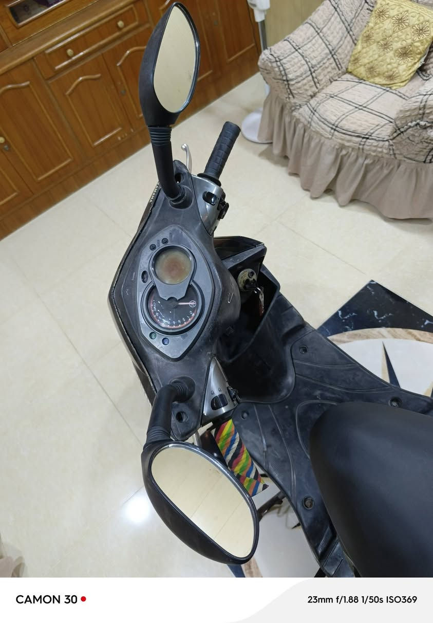 السلام عليكم... 
دراجه سكنس فحل كوري كابريتر للبيع 
كلشي شغال بدون مشاكل محرك كهربائيات شغالة بدون مشاكل فقط الكابريتر تاخر بلتشغيل الصبح 
هندر سلف شغال باتري جديد تايرات نظيفة 
سعر الدراجة٧٥٠ الف بيها مجال بسيط... 
متواجد واتساب //
***********
بغداد راشدية منطقة القدس ...
