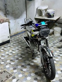 ورحمه الله وبركاته دراجا سيفان 2025نضافه فول مابيها اي شي نقص محرك 200...