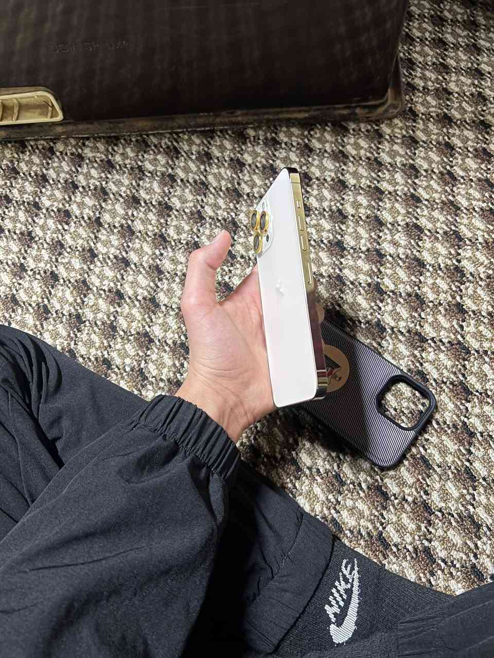 السلام عليكم 
ايفون ١٣ برو ماكس 
البيع ومراوس همين يرهم 
ذكرته ٢٥٦ بطاريه ١٠٠
الجهاز شخط مابي 
نضيف لاخر حبايه 
فقط الكلاص ماله مكسور ويتبدل 
سعره خاص رقمي *********** فقط وتساب وماسنجر
