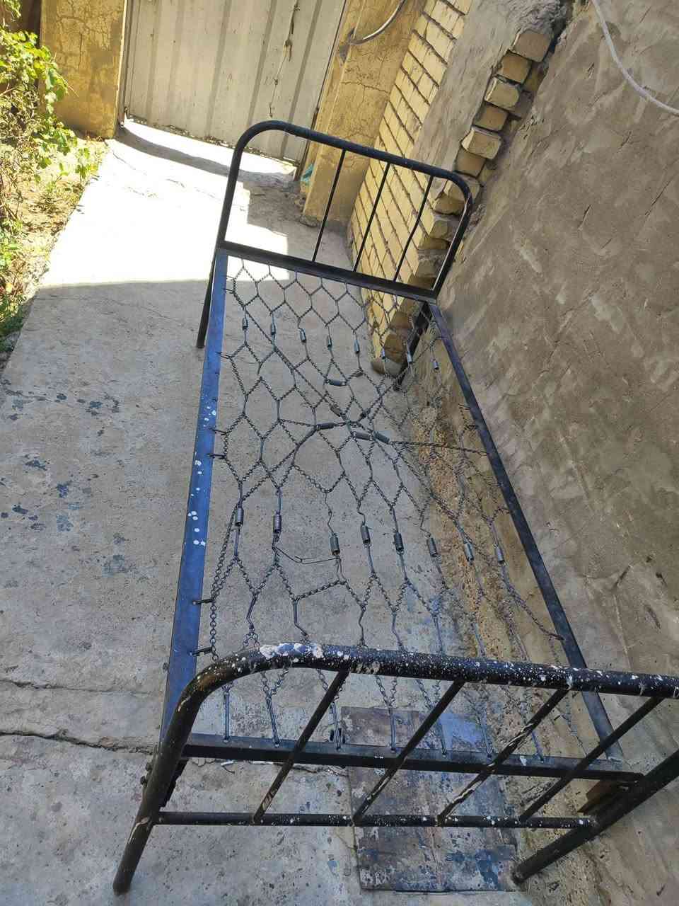 للبيع سرير حديد مفرد بحالة جيدة، هيكل قوي وثابت، مناسب للاستخدام المنزلي أو للعمال أو الطلاب، وجاهز للاستعمال.
المواصفات:
هيكل حديد متين ابعاد  190×90.
شبك سوست بحالة جيدة.
خالٍ من الكسور .
الموقع: بغداد, الدورة
السعر المطلوب: 70,000 دينار قابل للتفاوض بالمعقول.
للاستفسار أو المعاينة يرجى التواصل على الخاص أو الاتصال.


**إذا كنت صاحب هذا الإعلان وتريد حذفه لأي سبب، رجاءا أرسل رسالة إلى الدعم الفني**