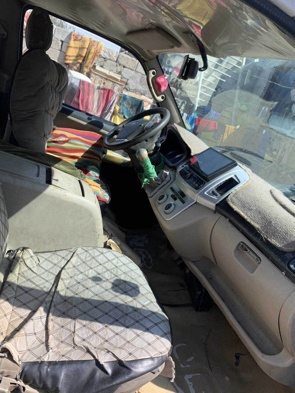 سياره مديل. 2014رقم نغليزي
محرك ونجي سياره بسمي تحويل ثاني ايوم                                    سعر ٨٠ بيه مجال شي غليل ***********
