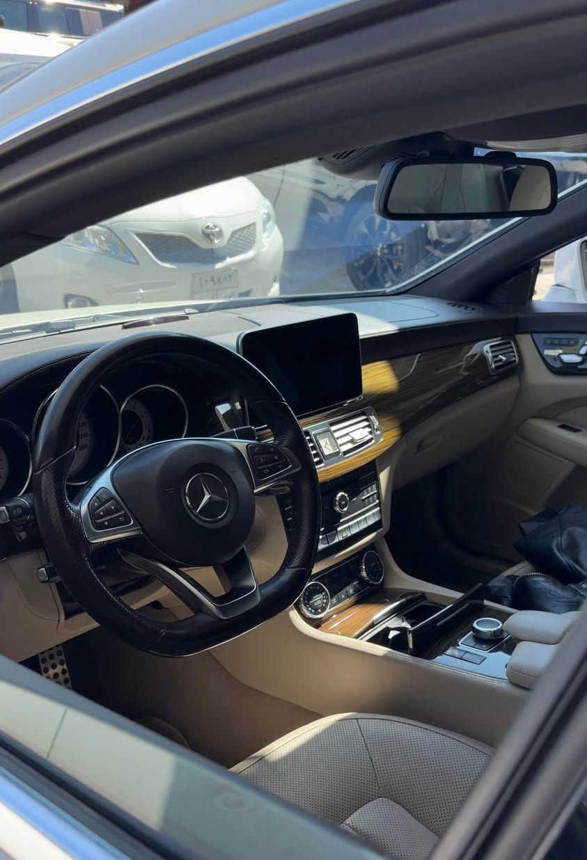 V6 3.0 biturbo 
خەلیجی صفری ئێرەیە BCM تەنها ٤٥ میل 🔥
رۆیشتووە 

فوولە قەپات مواسەفات 

سەقف رۆلس رۆیس alcantara دانراوە بۆی
Carbon fiber diffuser 
AMG wheels
AMG گزۆز

*********** أربيل, العراق
