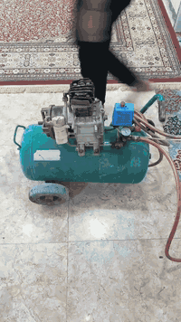 سلام عليكم  كمبريسر للبيع شغال ونضيف مكان مسيان حي جمعيات سعر 70 بي مجال
رقم ***********
