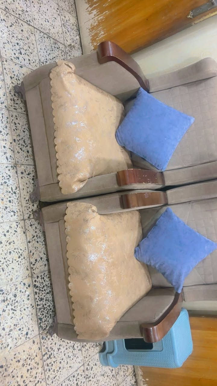 للبيع غراض بيت للتصال ***********
