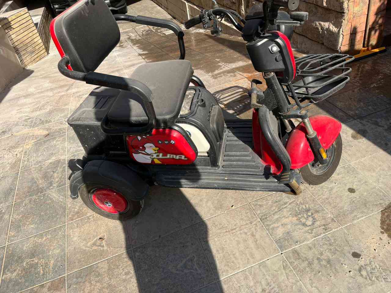 للبيع دراجه كهربائيه معوقين مستعمل اخو الجديد كرسي واحد بطاريه عدد ٢
السعر : ٦٠٠ الف 
العنوان : الكراده العرصات متواجد من ساعه ٥ العصر الى ١١ بالليل 
رقم التلفون: ***********
