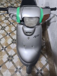 دراجه بطه مجفته وبيه اوراق والدارجه بيه صوت السعر ٢٥٠ وبيه مجال المكان...