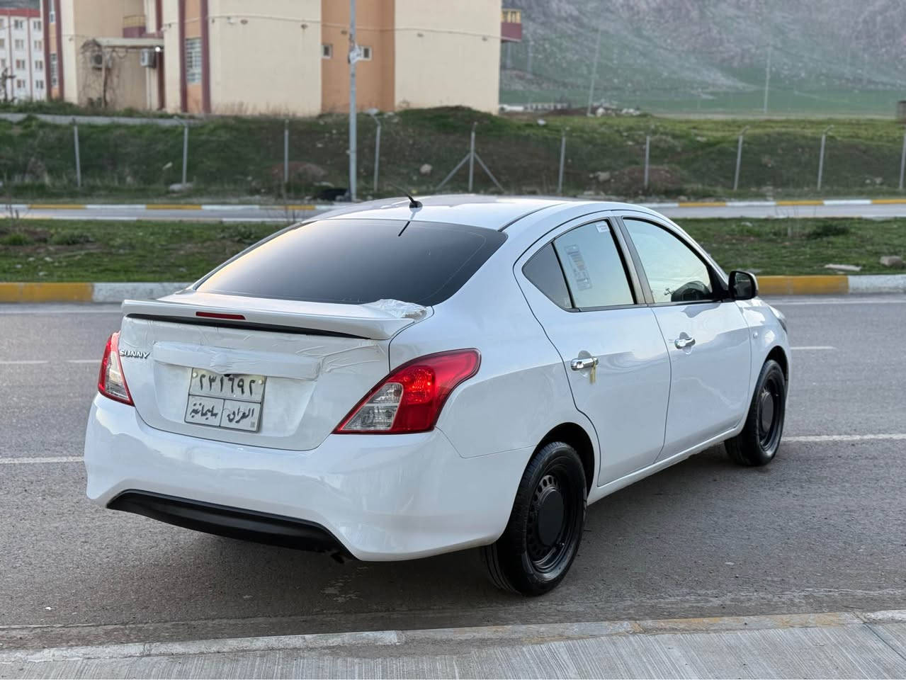 ***********

نیسان لاکیشمیبای ٢٠١٦ بۆ فرۆشتن
سەیارەکە حیزام بۆیاغە کەمێک پێشی پێوەیەتی…
٤ تایەی لۆکی لە ژێرە 
شاشە ئایپاد و کامێرە
دەسک نیکل
دەبڵ گێچ 
سەیارەکە زۆر جوان و خاوێنە.
نرخ:٨٤ گەڵا

*********** رانية, السليمانية
