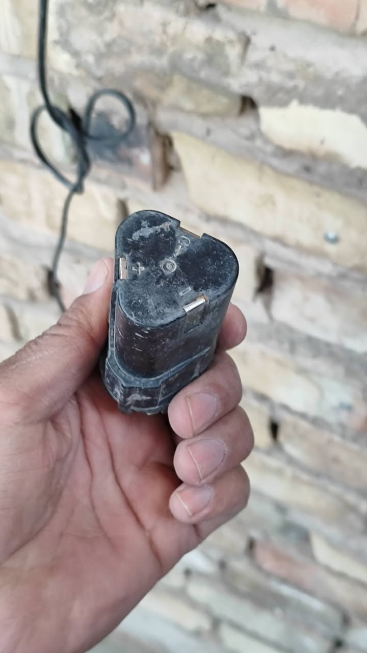 بطاريه مع شاحنه باركسايد الشاحنه يشتغل الكلوب نالته بس البطاريه متاخذ شحن أبيعهن اثنينهم فحم ب5الاف


**إذا كنت صاحب هذا الإعلان وتريد حذفه لأي سبب، رجاءا أرسل رسالة إلى الدعم الفني**