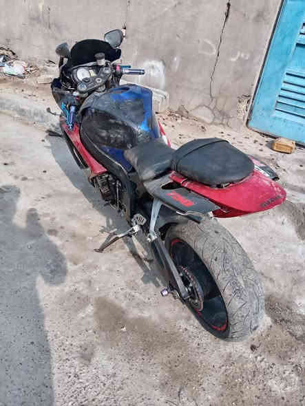 سلام عليكم للبيع دراجه جكسر ٧٥٠ طافيه ابيع كوم حديد سعر ٩ ورقات بكاني البياع شراي خابر *********** وليكلي شبيه ما بيهه اصد الموبايل بوجهه ابيع كوم حديد
